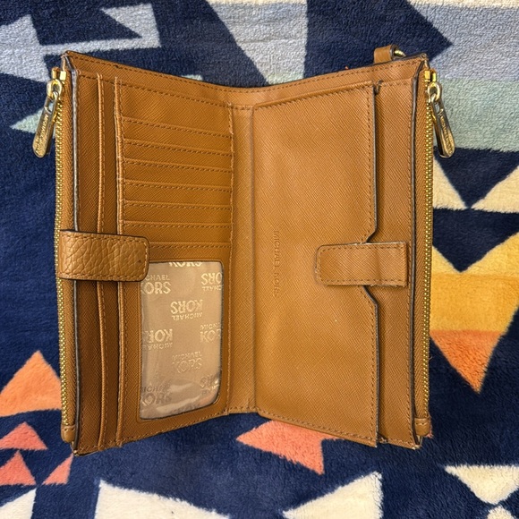 Michael Kors Signature Jet Set Double Wristlet - Picture 3 of 5